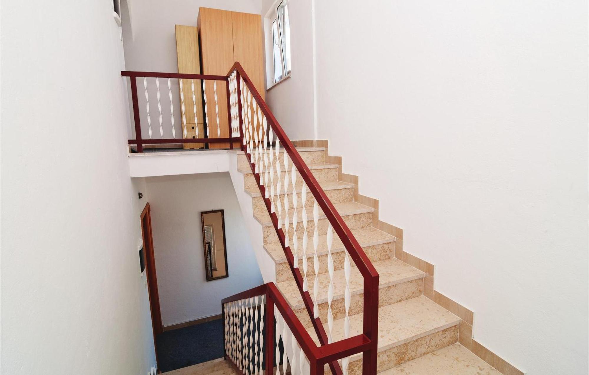 Awesome Apartment In Dinjiska With Kitchen Dış mekan fotoğraf