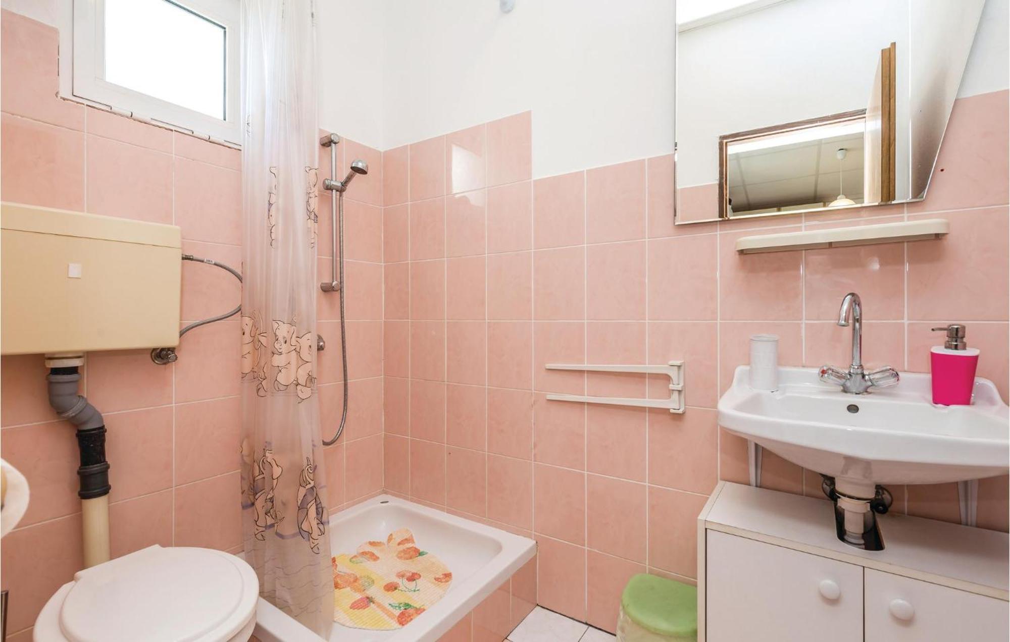 Awesome Apartment In Dinjiska With Kitchen Dış mekan fotoğraf